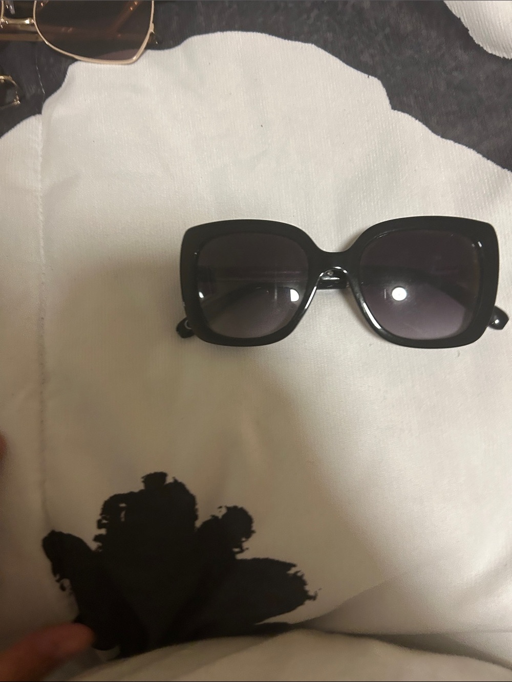 Classic Black Square Women’s Sunglasses with Gradient Lenses